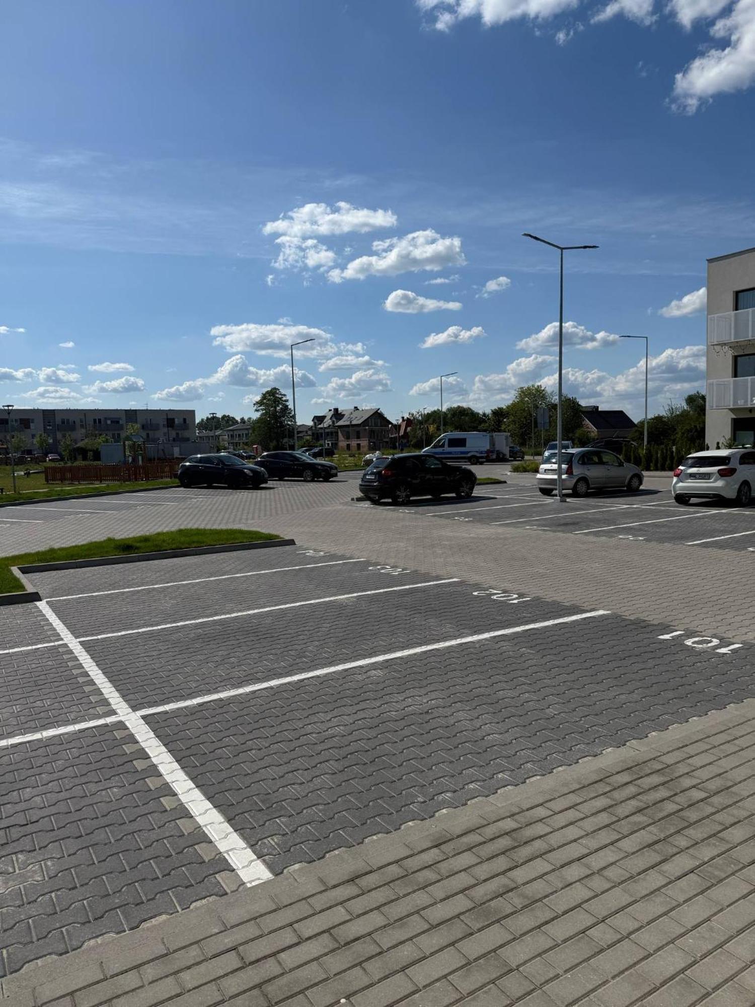 Apartament 2 Pokojowy Z Ogrodkiem Lub Warszawa